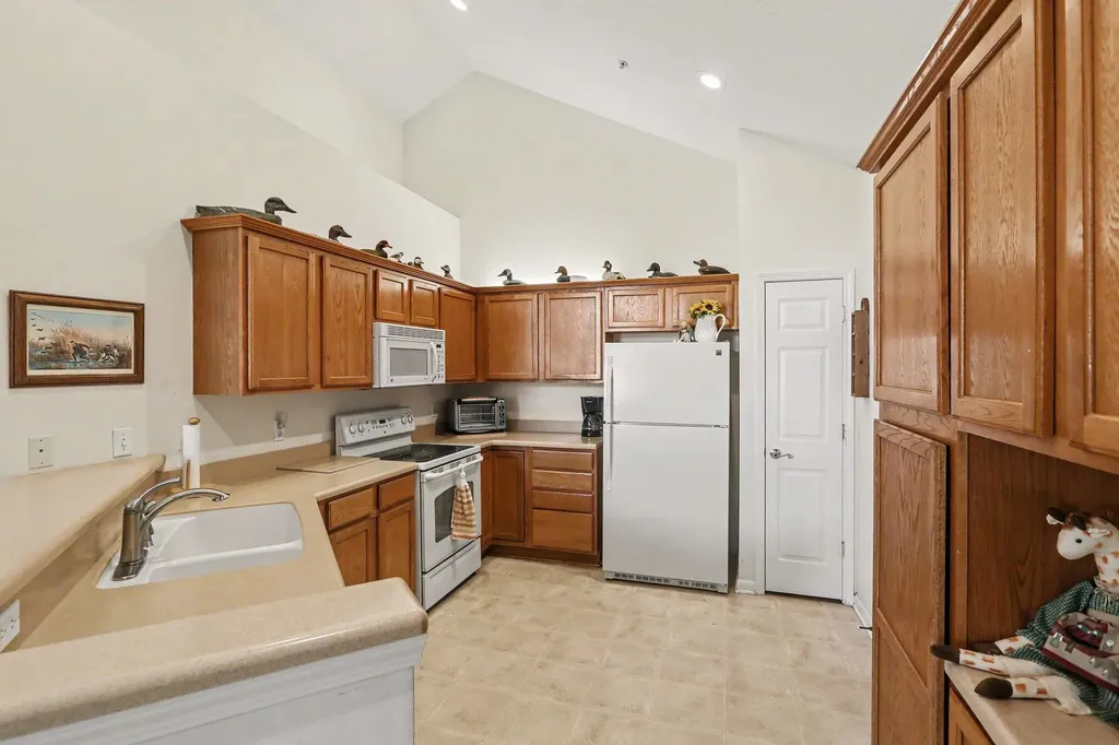 36154 Abbey Drive Westland City MI 48185
