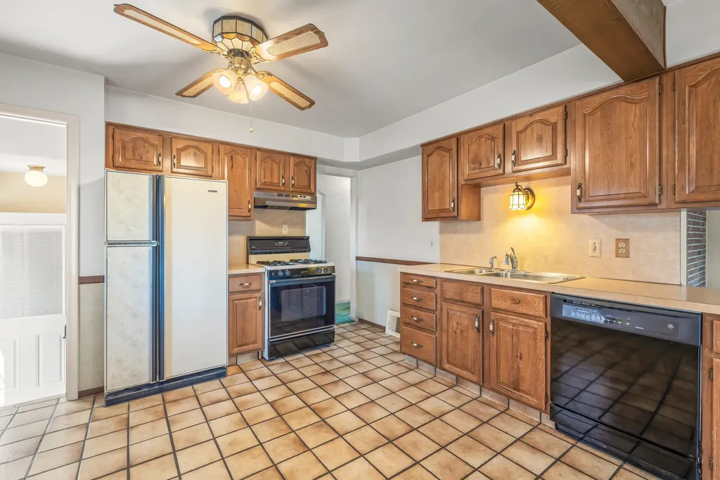 9709 Laurence Avenue Allen Park City MI 48101