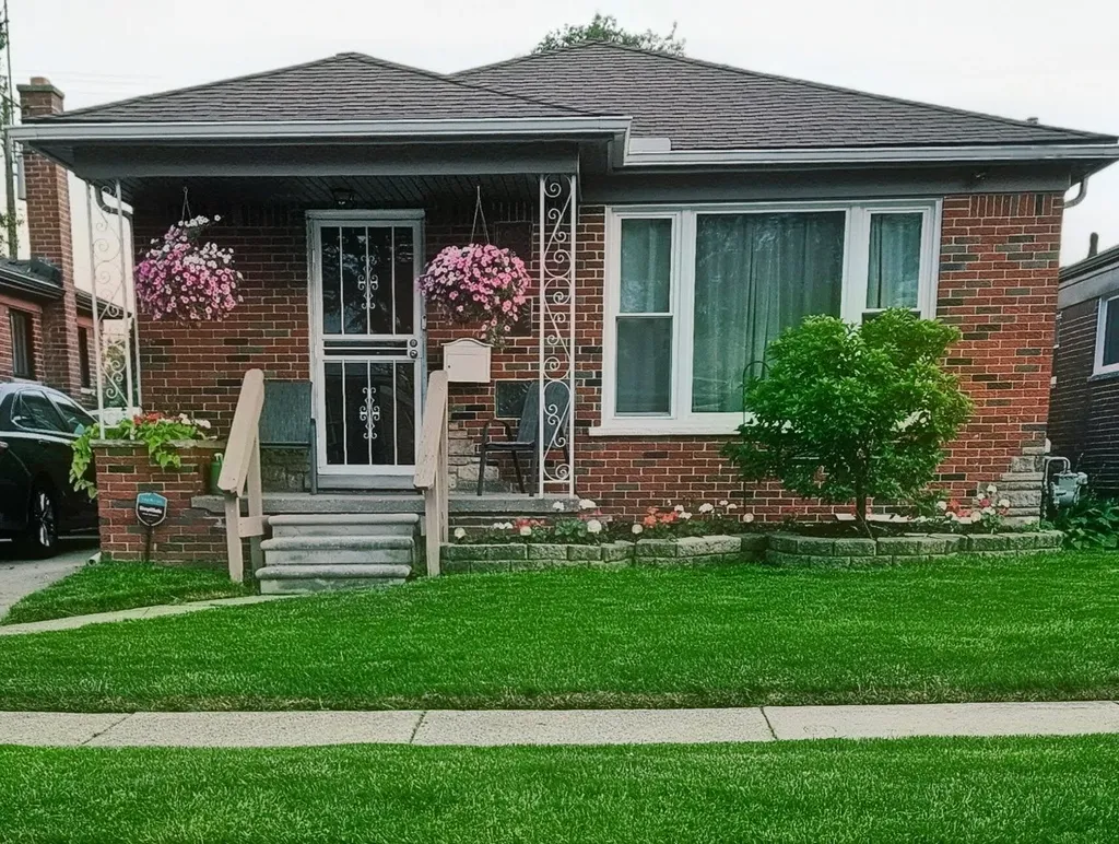 6828 Iowa Street Detroit City MI 48212