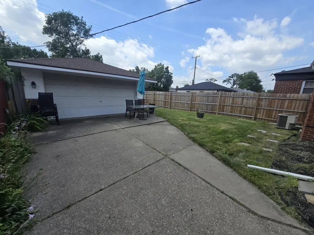 6828 Iowa Street Detroit City MI 48212