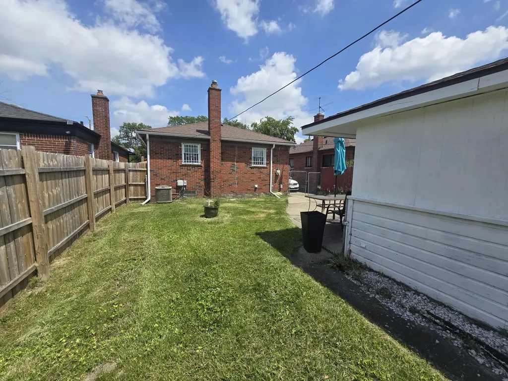 6828 Iowa Street Detroit City MI 48212