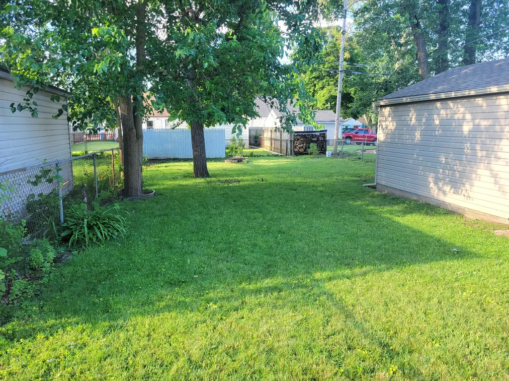 24127 Lehigh Street Dearborn Heights City MI 48125