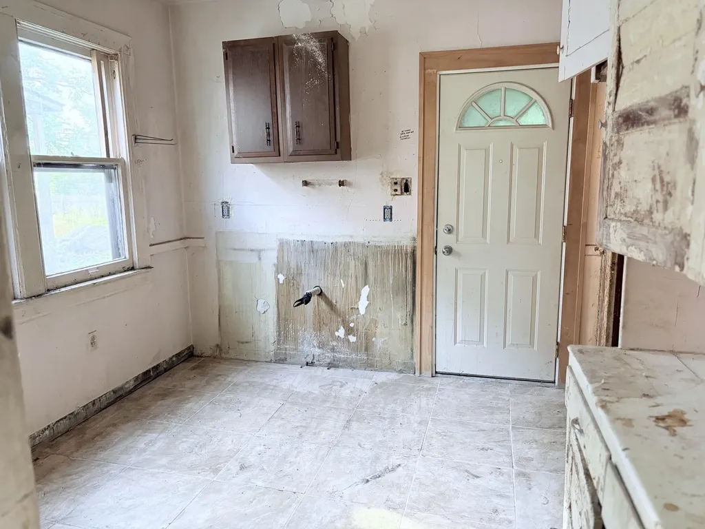 6421 Floyd Avenue Detroit City MI 48210