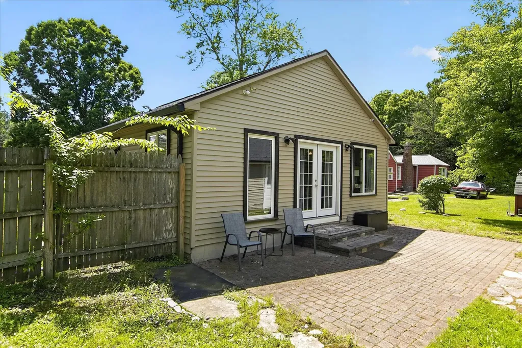 26844 Shiawassee Street Southfield City MI 48033