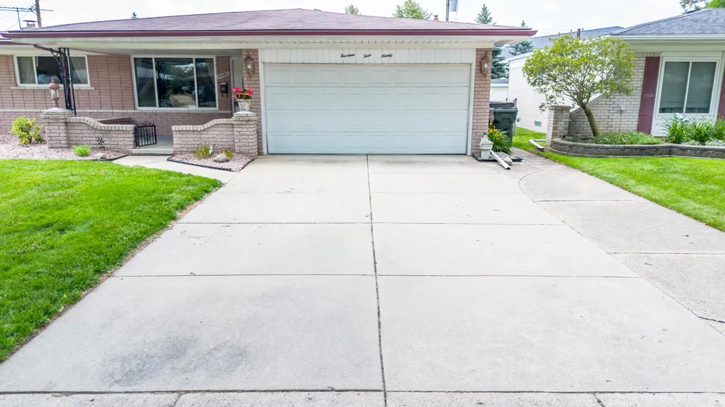 14490 Edshire Drive Sterling Heights City MI 48312