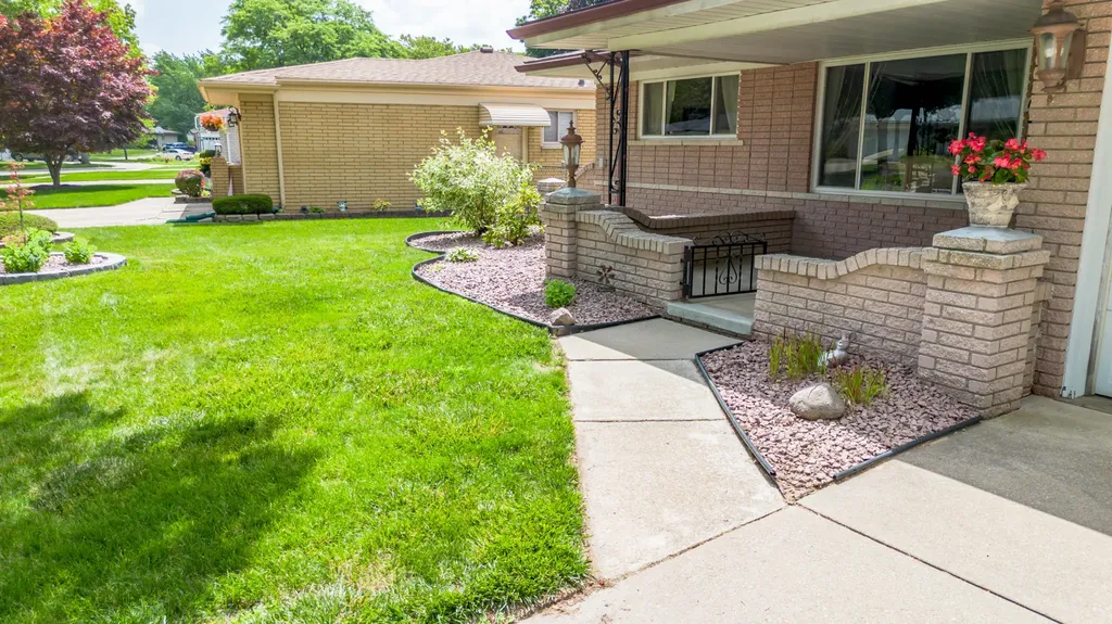 14490 Edshire Drive Sterling Heights City MI 48312
