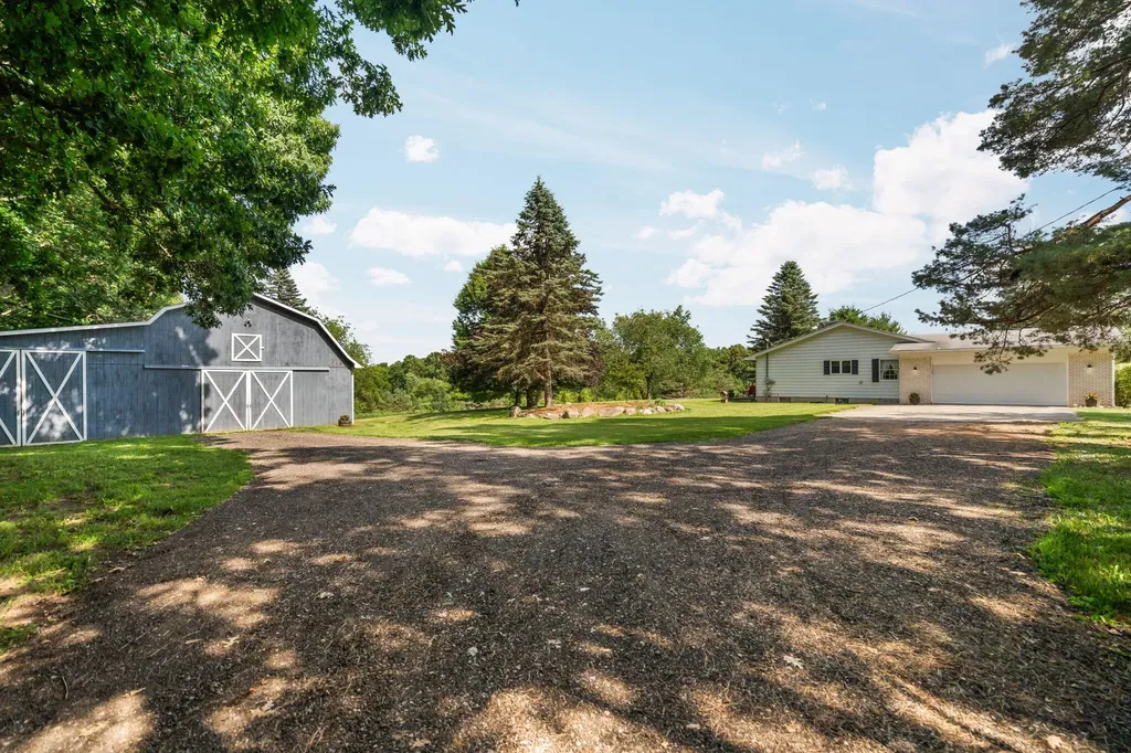 10663 Hall Road Hamburg Township MI 48189