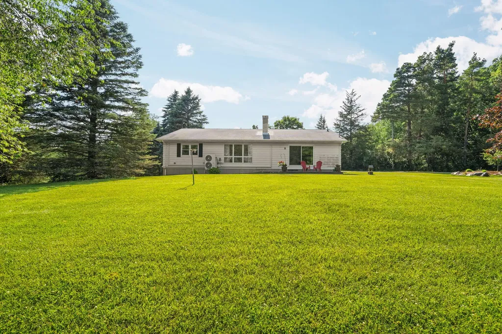 10663 Hall Road Hamburg Township MI 48189