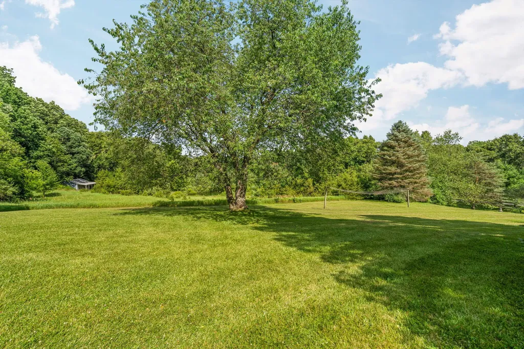 10663 Hall Road Hamburg Township MI 48189