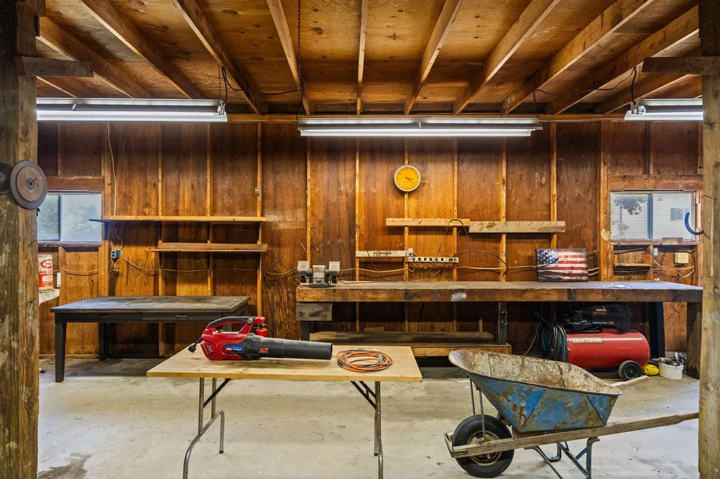 10663 Hall Road Hamburg Township MI 48189