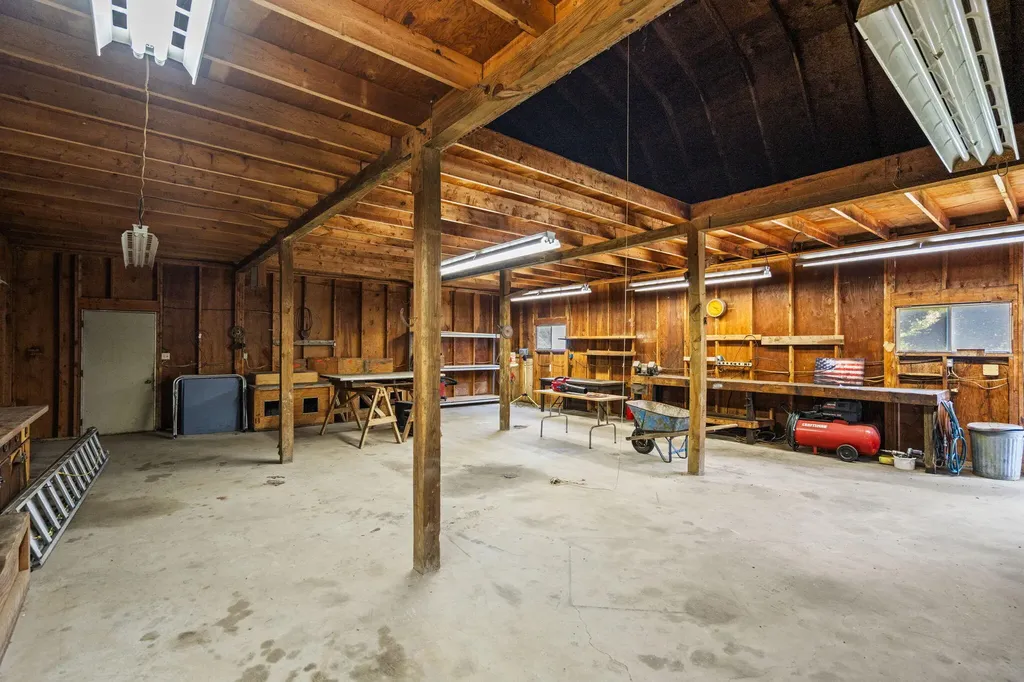 10663 Hall Road Hamburg Township MI 48189