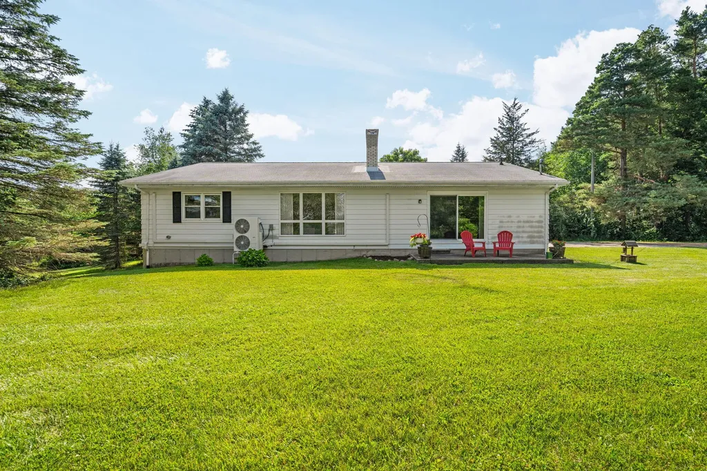 10663 Hall Road Hamburg Township MI 48189