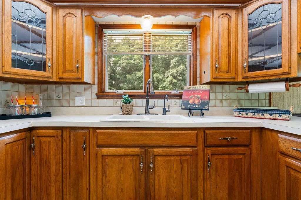 10663 Hall Road Hamburg Township MI 48189