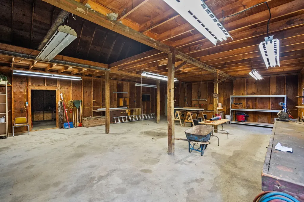 10663 Hall Road Hamburg Township MI 48189