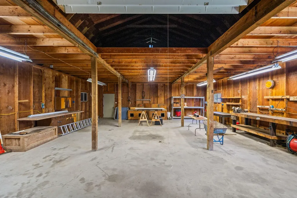 10663 Hall Road Hamburg Township MI 48189