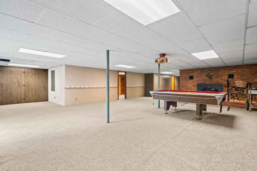 10663 Hall Road Hamburg Township MI 48189