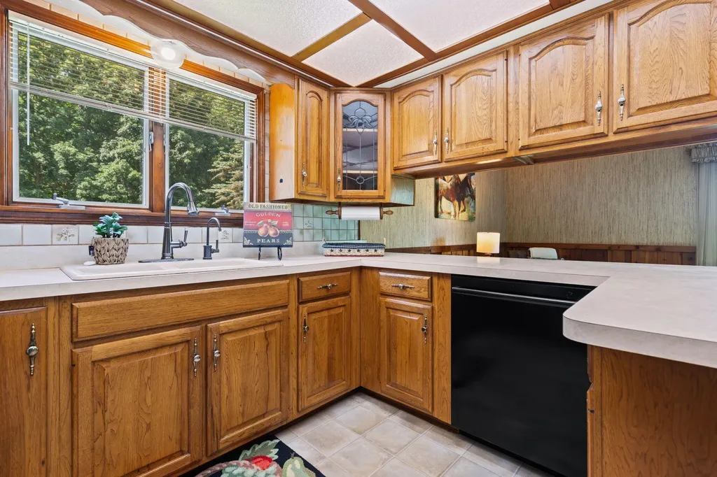 10663 Hall Road Hamburg Township MI 48189