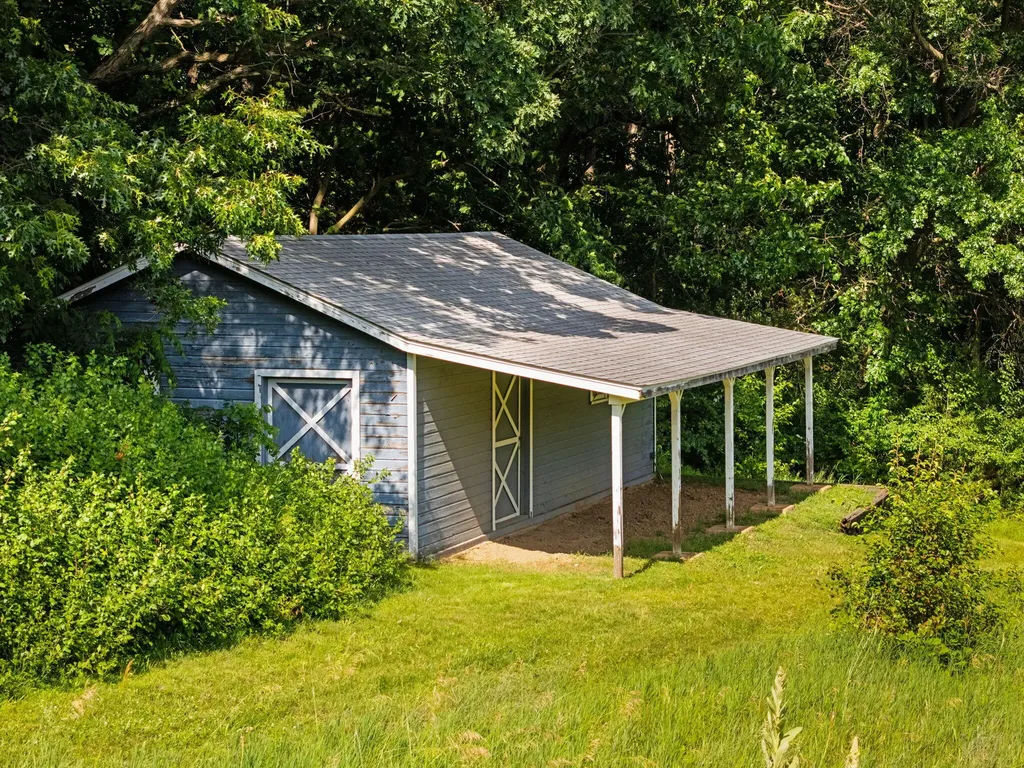 10663 Hall Road Hamburg Township MI 48189