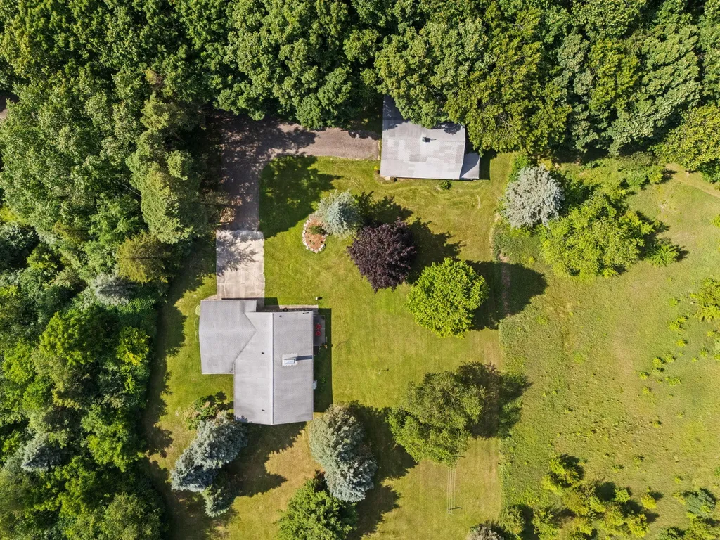 10663 Hall Road Hamburg Township MI 48189