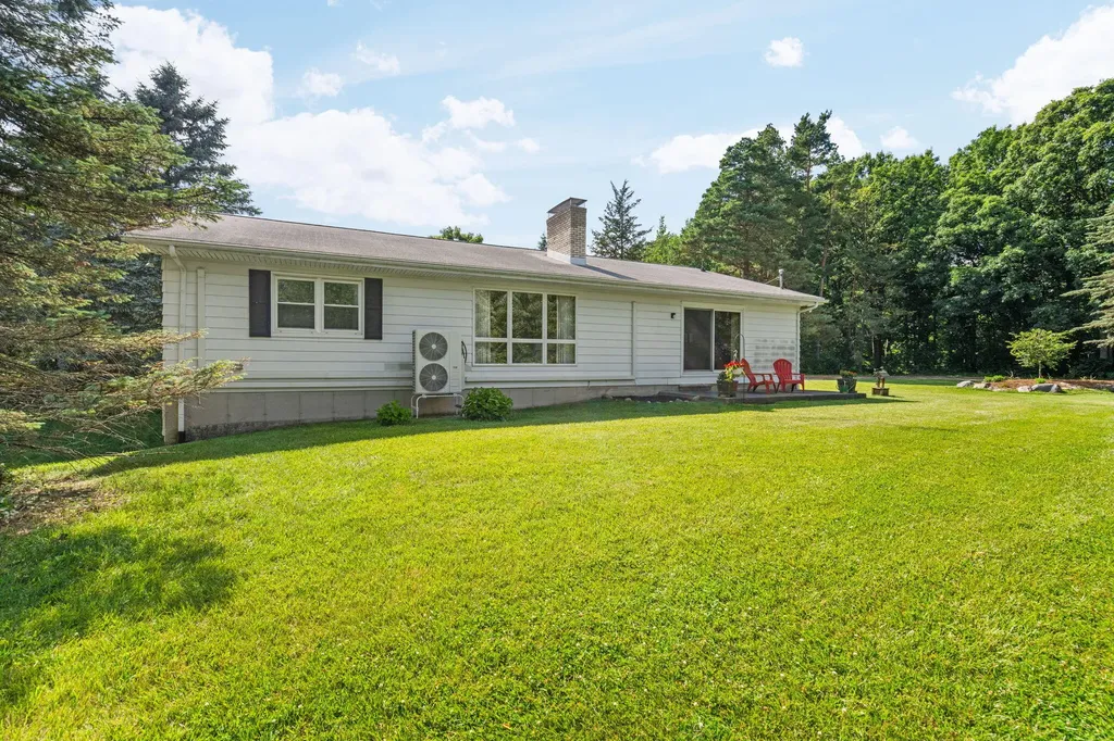 10663 Hall Road Hamburg Township MI 48189
