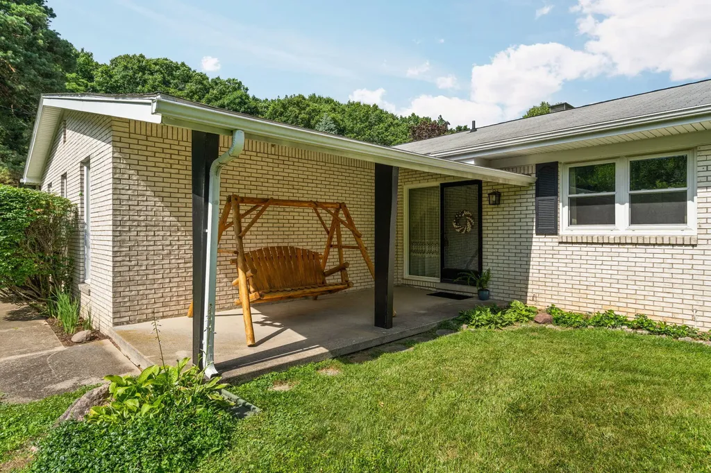 10663 Hall Road Hamburg Township MI 48189