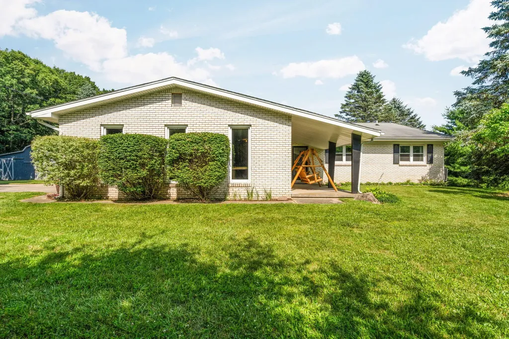 10663 Hall Road Hamburg Township MI 48189