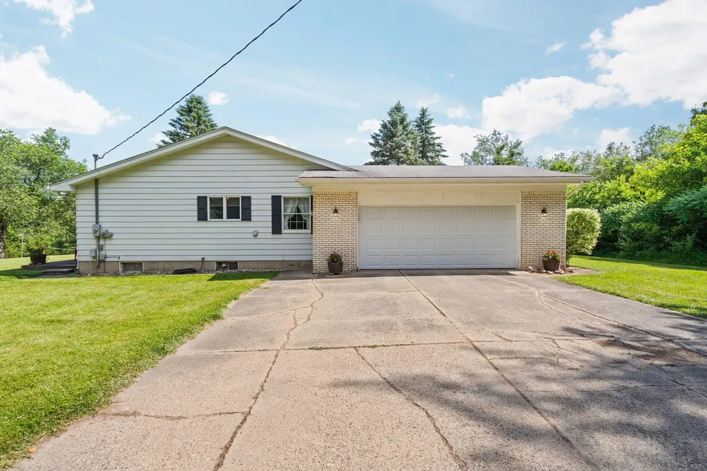 10663 Hall Road Hamburg Township MI 48189