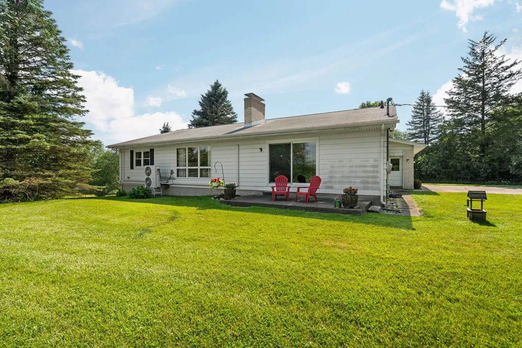 10663 Hall Road Hamburg Township MI 48189
