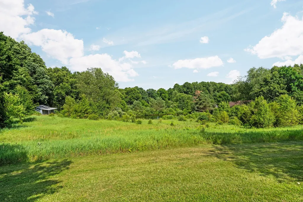 10663 Hall Road Hamburg Township MI 48189