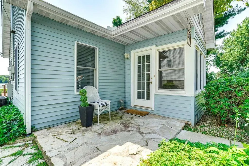 51479 Summit Street Paw Paw Township MI 49079