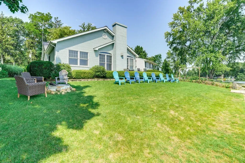 51479 Summit Street Paw Paw Township MI 49079