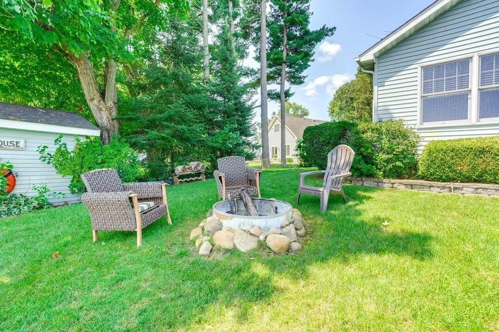 51479 Summit Street Paw Paw Township MI 49079