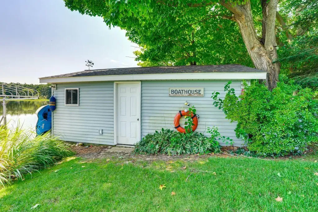 51479 Summit Street Paw Paw Township MI 49079