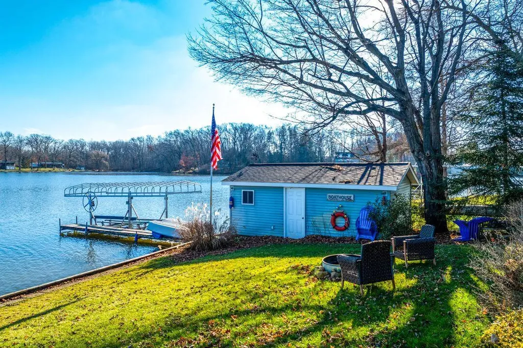 51479 Summit Street Paw Paw Township MI 49079