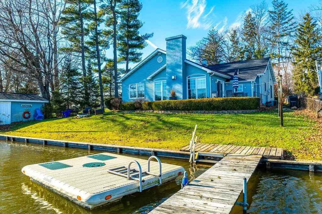 51479 Summit Street Paw Paw Township MI 49079
