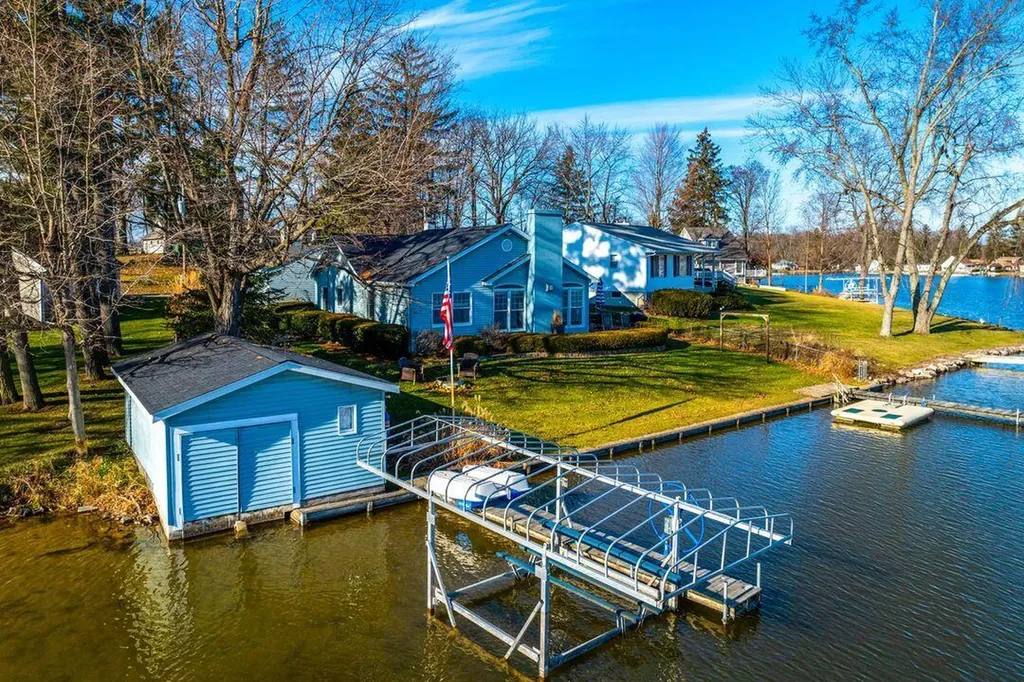 51479 Summit Street Paw Paw Township MI 49079