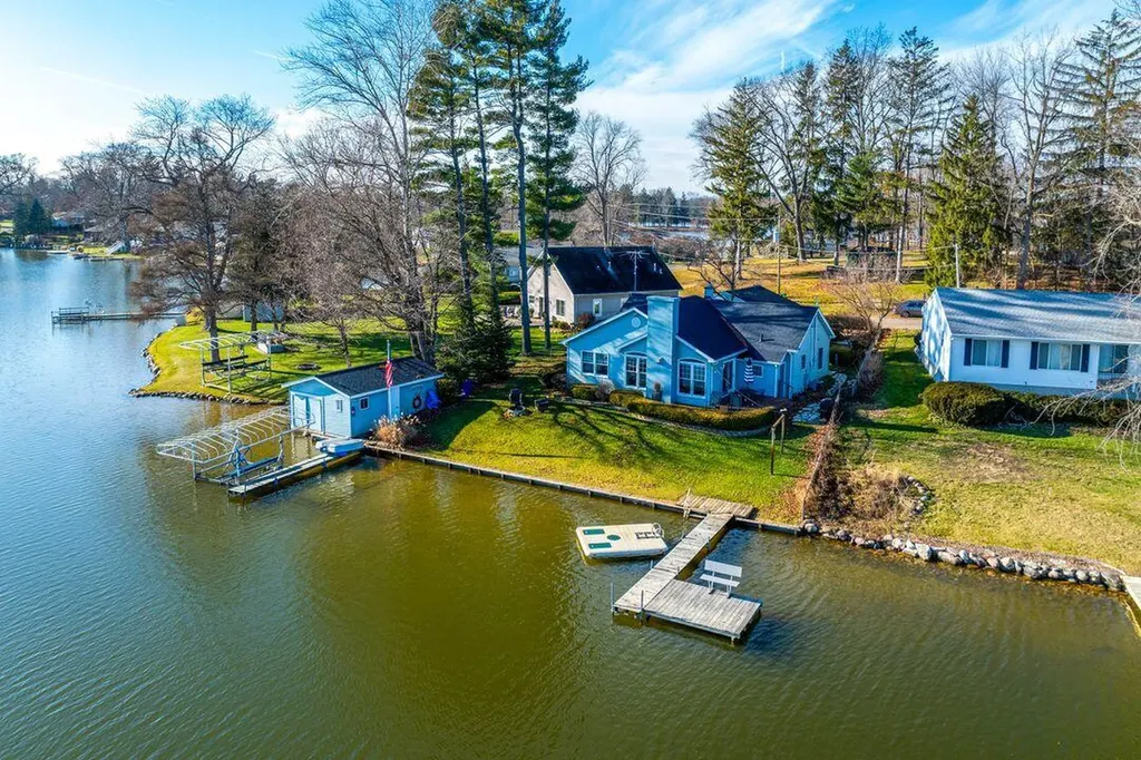 51479 Summit Street Paw Paw Township MI 49079