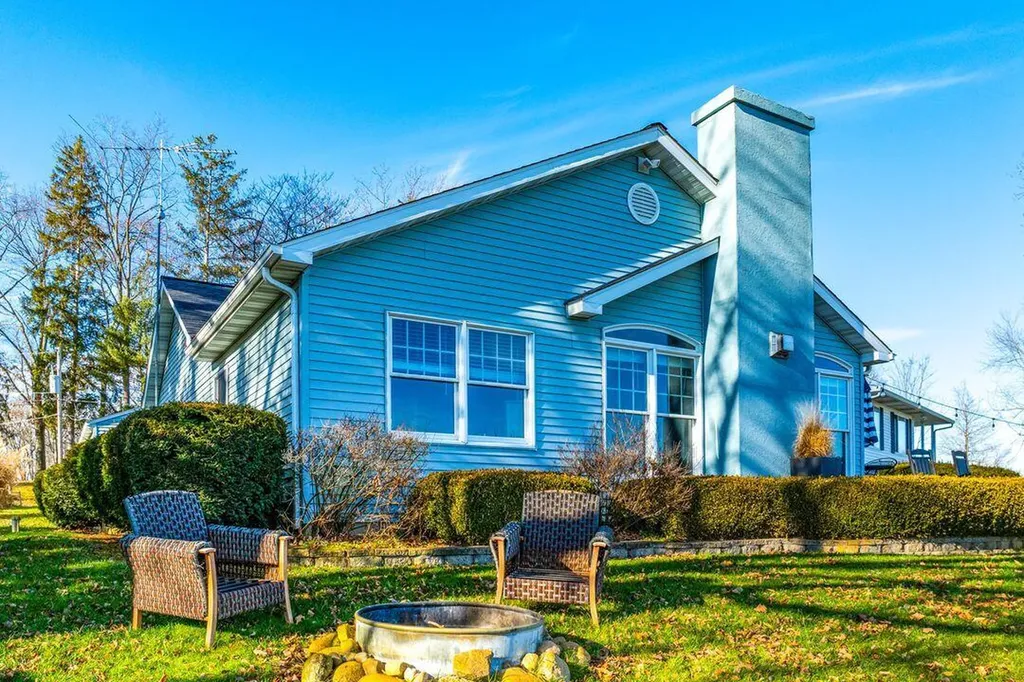 51479 Summit Street Paw Paw Township MI 49079