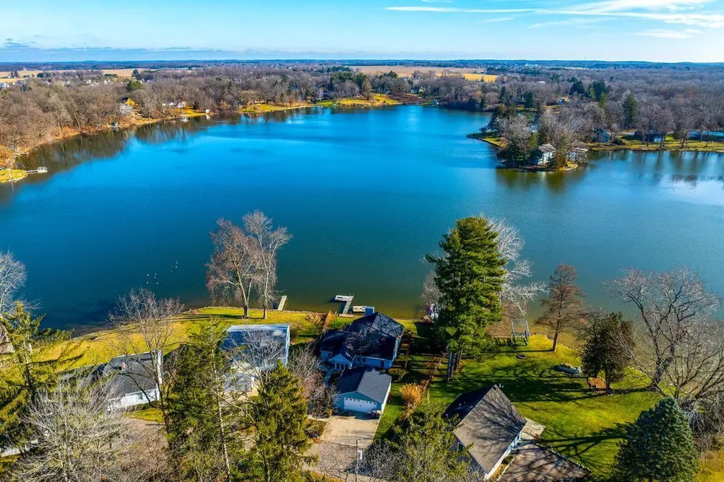 51479 Summit Street Paw Paw Township MI 49079