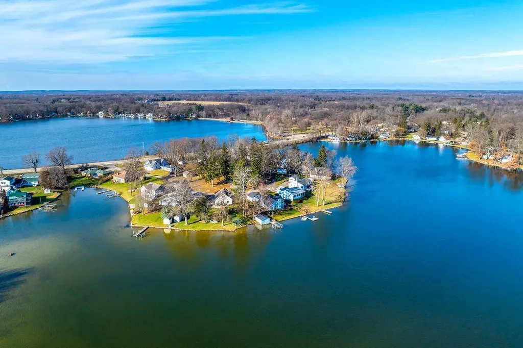 51479 Summit Street Paw Paw Township MI 49079