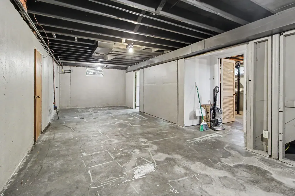 1210 Hull Ypsilanti Charter Township MI 48198