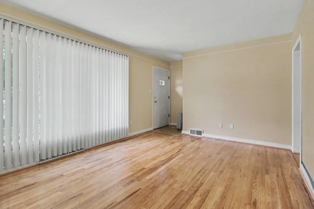 1210 Hull Ypsilanti Charter Township MI 48198