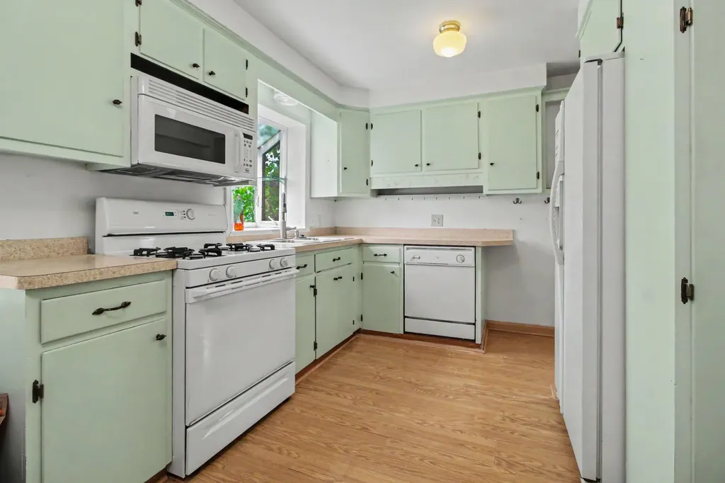 1210 Hull Ypsilanti Charter Township MI 48198