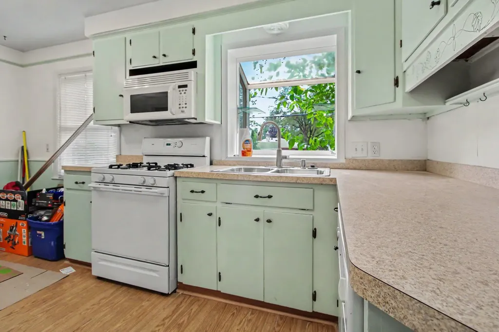 1210 Hull Ypsilanti Charter Township MI 48198