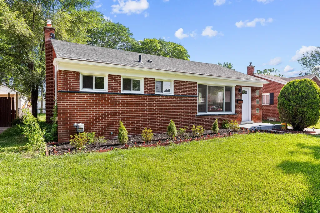 28852 Westfield Street Livonia City MI 48150