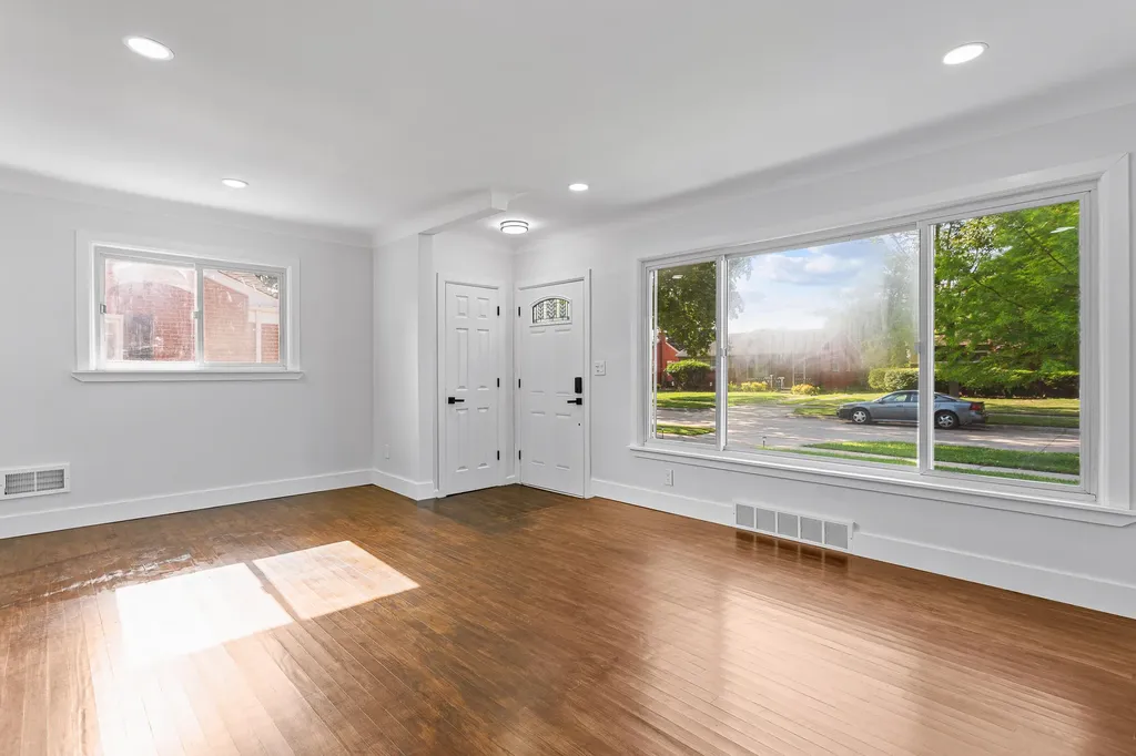 28852 Westfield Street Livonia City MI 48150