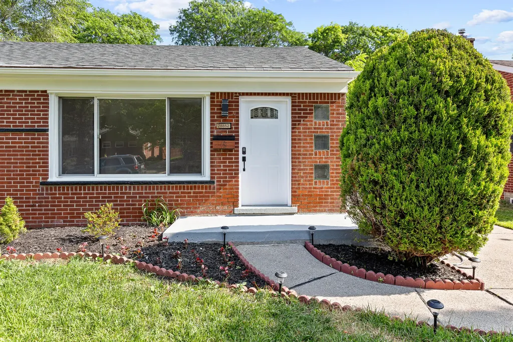 28852 Westfield Street Livonia City MI 48150