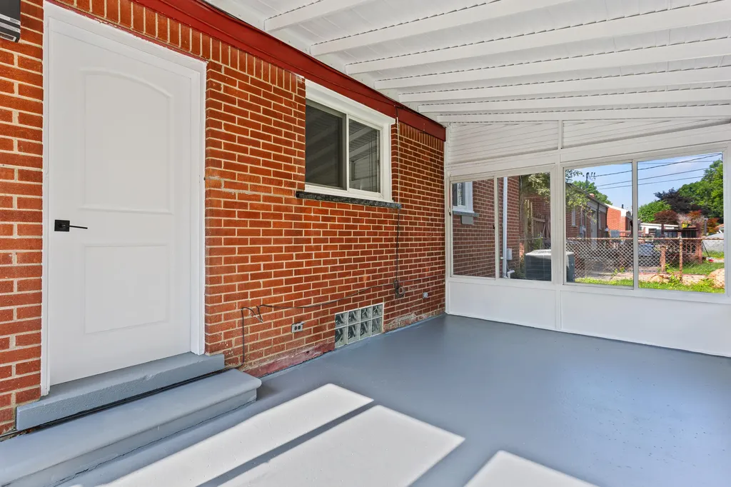 28852 Westfield Street Livonia City MI 48150