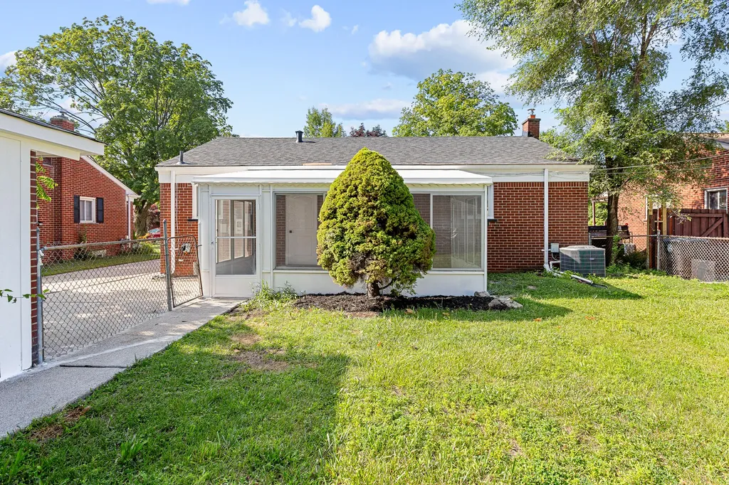 28852 Westfield Street Livonia City MI 48150