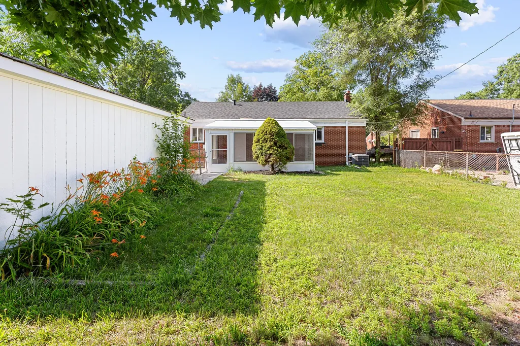 28852 Westfield Street Livonia City MI 48150